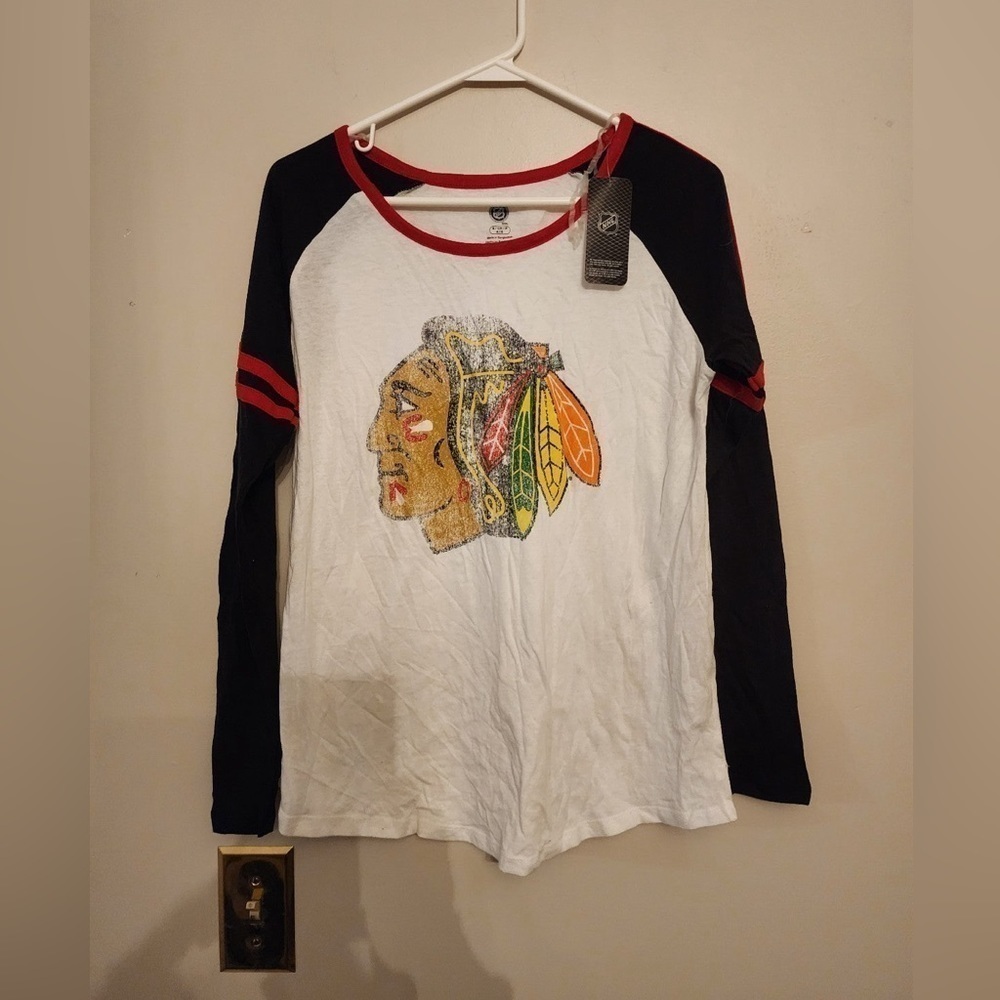 Womens Chicago Blackhawks long sleeve shirt Size small nwt